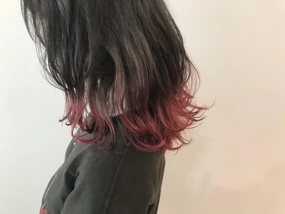 ミディアム カラー グラデーションカラー レッドカラー ウルフカット レイヤーカット上柿のヘアスタイル