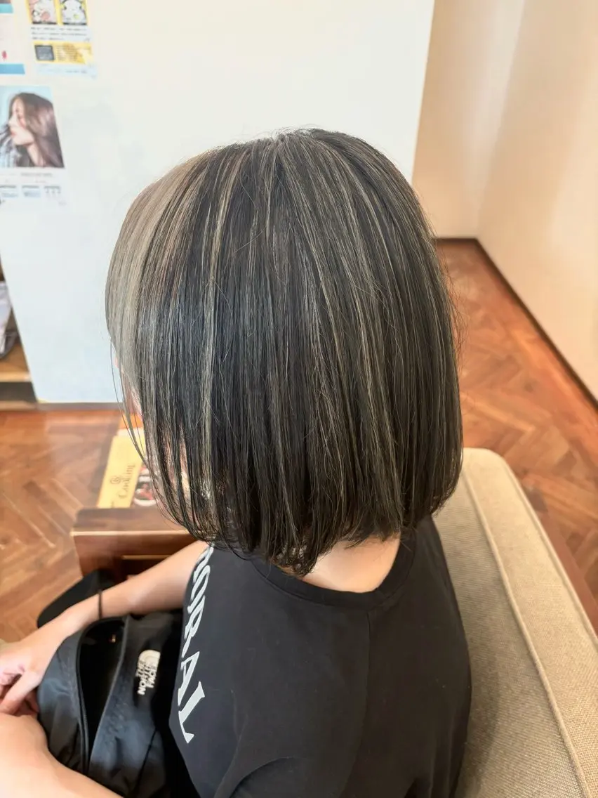 ミディアム カラー ブリーチ イヤリングカラー ハイライトカラー イルミナカラー ボブ ショート✖️縮毛矯正 ✂️秋山知穂✂️のヘアスタイル