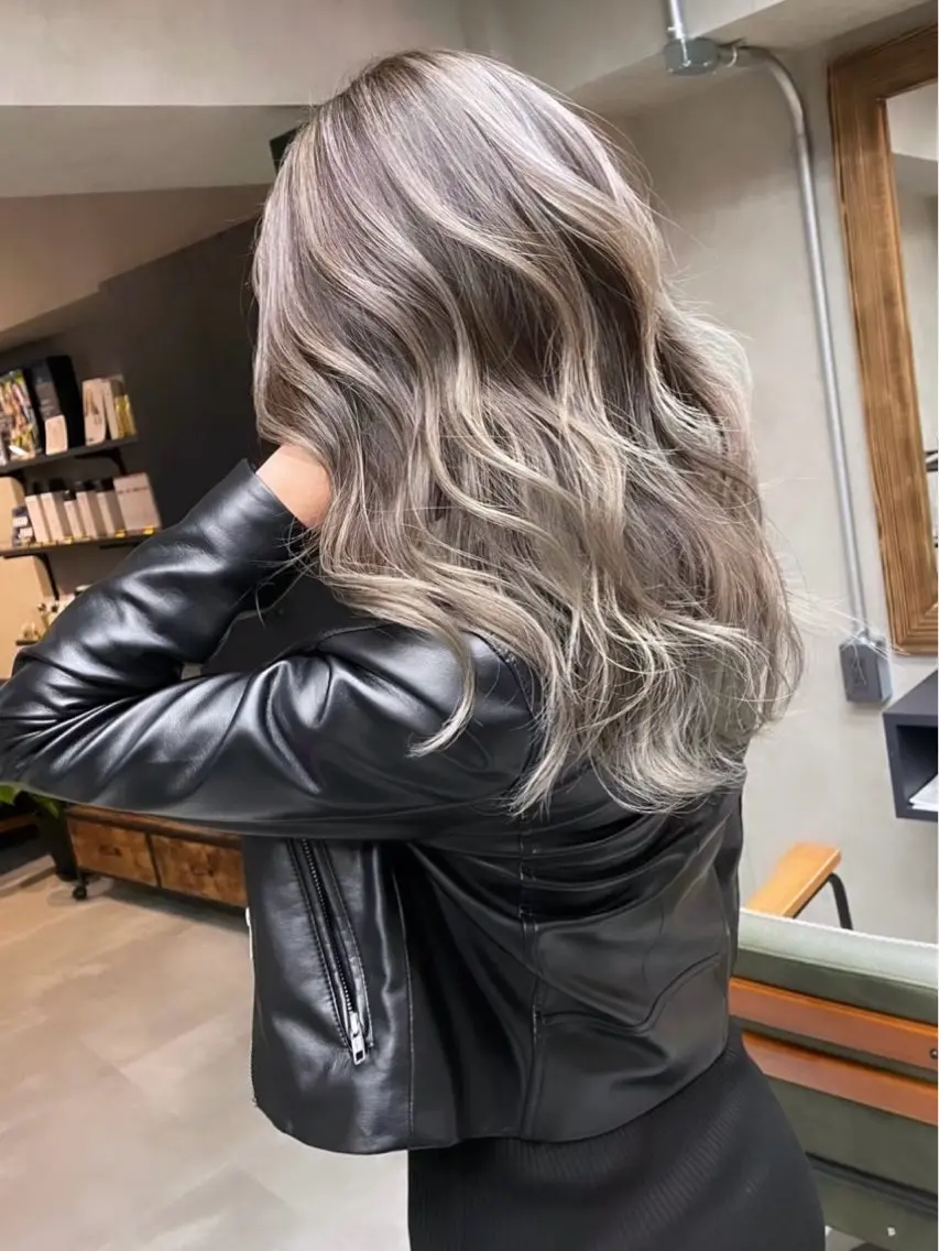 セミロング カラー ヘアカラー 佐野木 とわのヘアスタイル