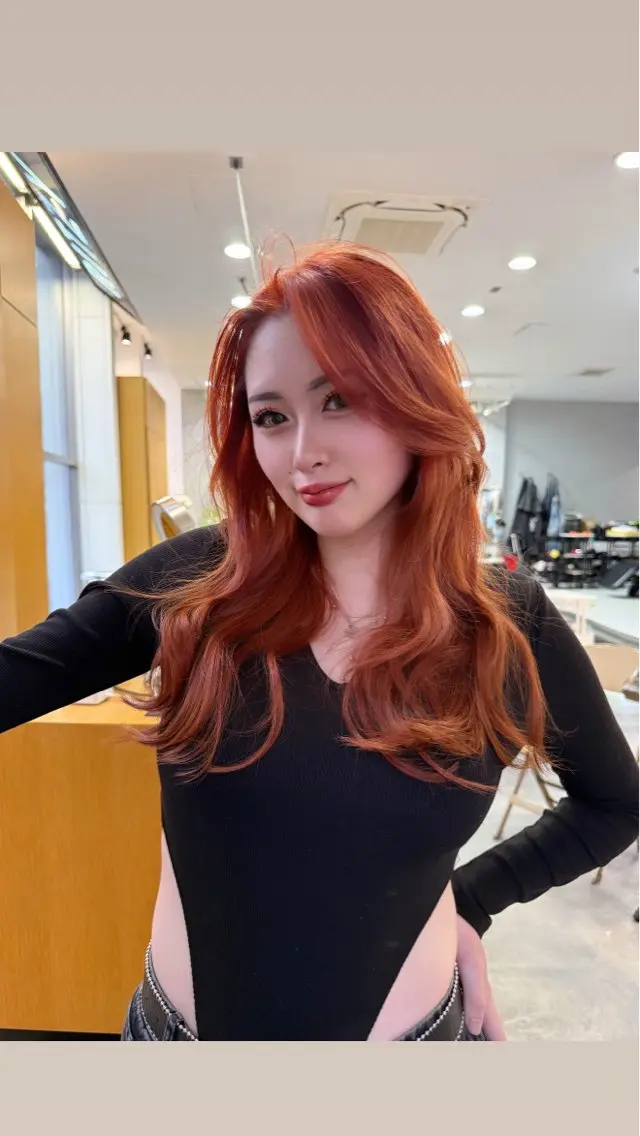 ロング オレンジブラウン RITZY ヒヨリのヘアスタイル