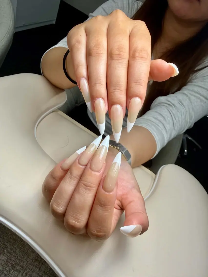 ネイル アートネイル ボルドー フレンチネイル ジェルネイル 氷ネイル・うるうるネイル ハンドネイル Julie NailSalonのネイルデザイン