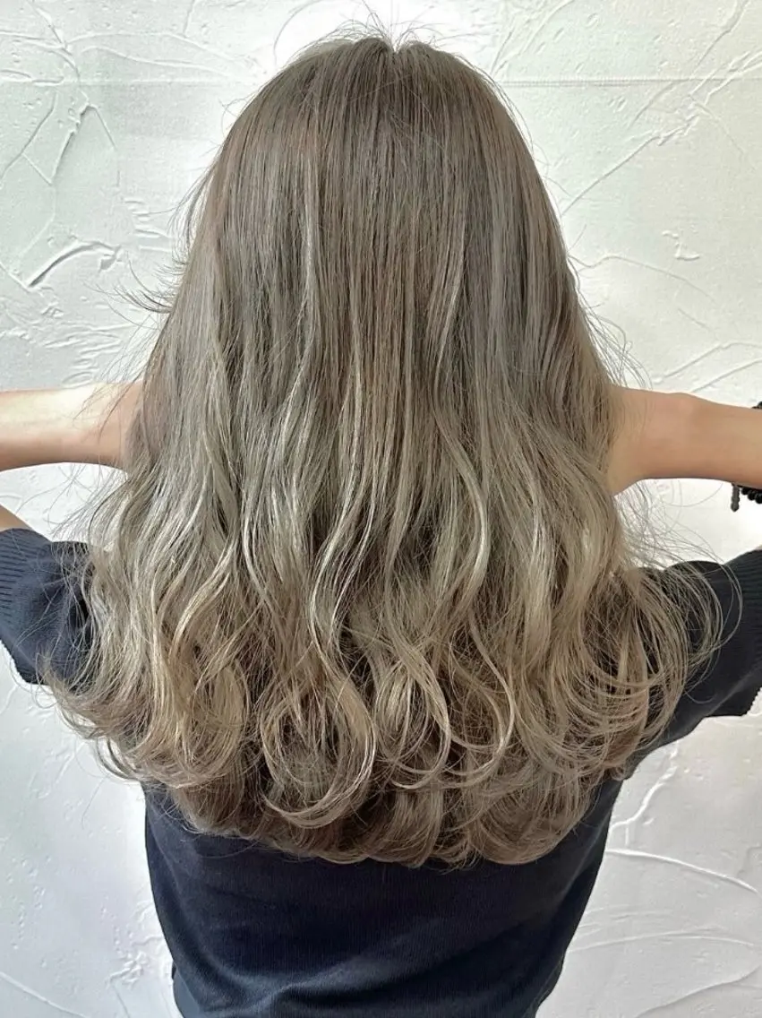 ロング カラー 三浦 悠のヘアスタイル
