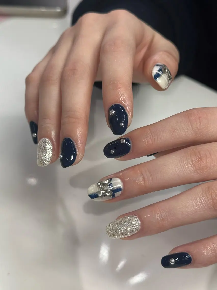 ネイル ネイビー シルバー ハンドネイル WOLTOKYO渋谷 yunaのネイルデザイン