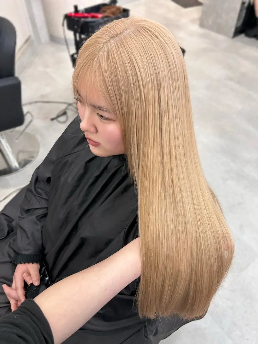 ロング カラー ブリーチ ブロンド ヘアカラー トリートメント moe🎀 透明感カラーのヘアスタイル