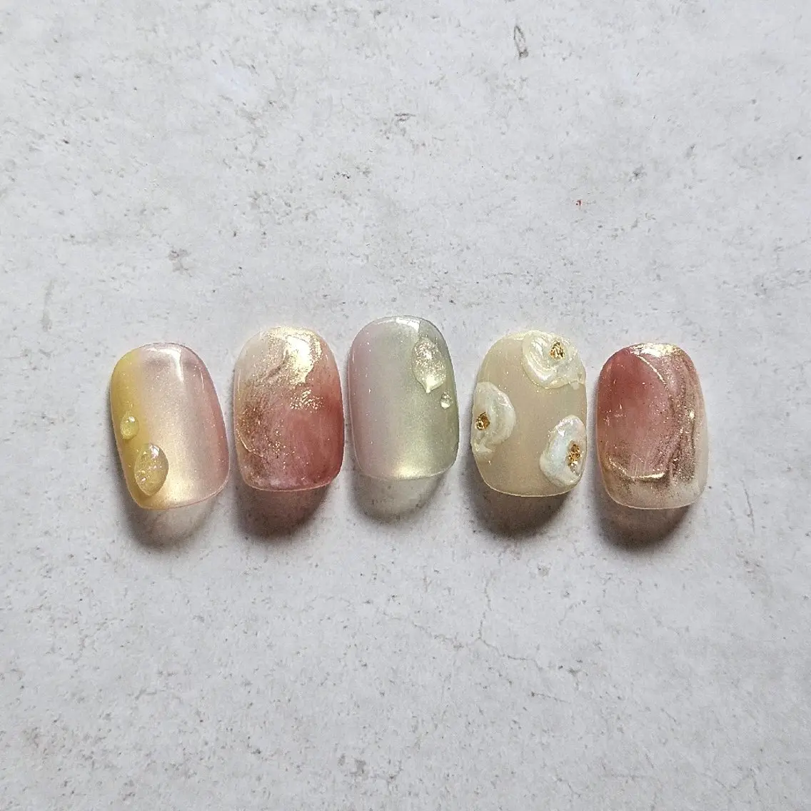 ネイル マグネットネイル ミラーネイル ニュアンスネイル 春ネイル ハンドネイル Nailsalon manoのネイルデザイン