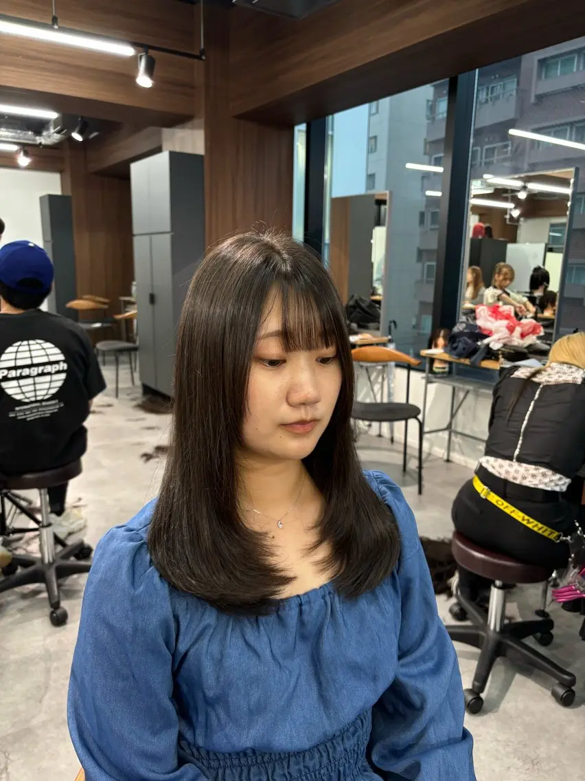 ロング カット トリートメント 髪質改善|透明 感カラー🩵レイヤーのヘアスタイル