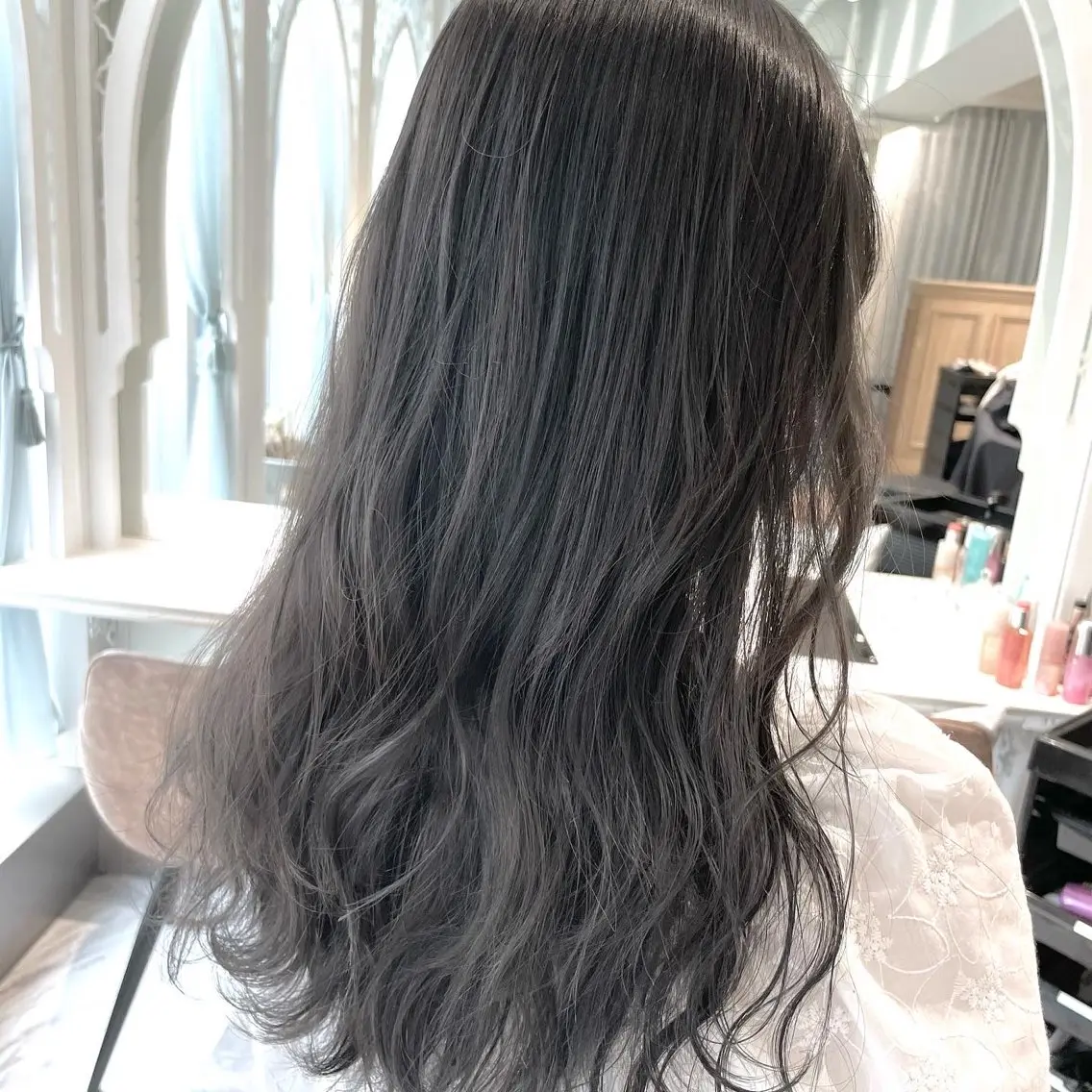 セミロング カラー ベージュカラー 黒髪 ブリーチ ブルーカラー ブルーブラック ヘアカラー トリートメント 木屋元一/透明感 /前髪/レイヤーのヘアスタイル