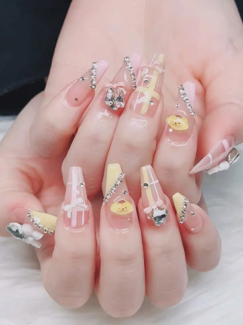 ネイル フットネイル ジェルネイル 韓国ネイル マグネットネイル 持ち込み ハンドネイル AKIKO ネイルサロンのネイルデザイン