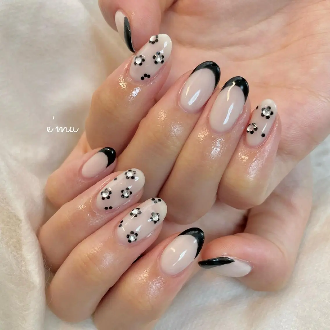 ネイル フラワーネイル フレンチネイル ガーリー 春ネイル nail salon e'mu💐のネイルデザイン