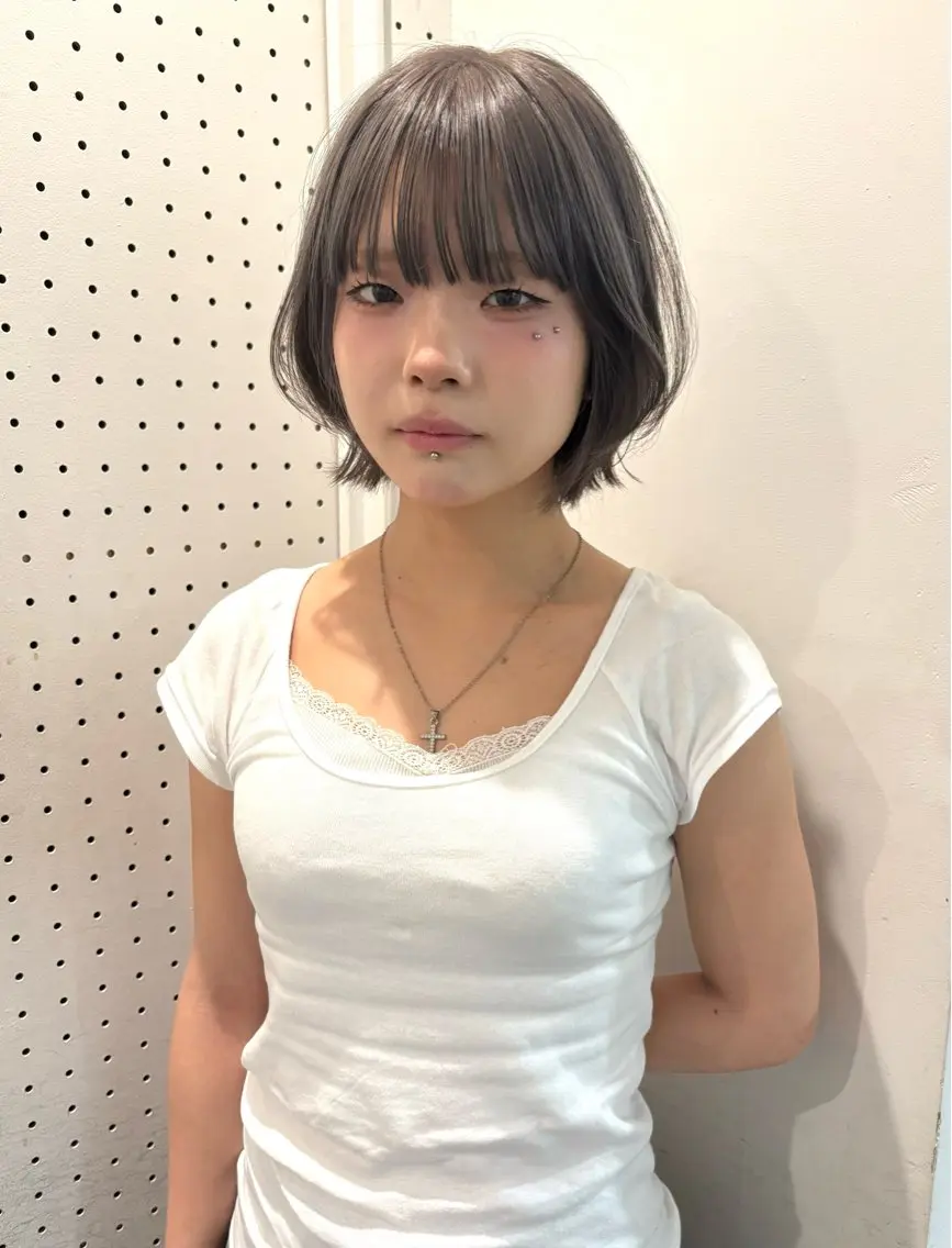 ショート カラー カット ヘアカラー トリートメント kanami/ ベージュのヘアスタイル
