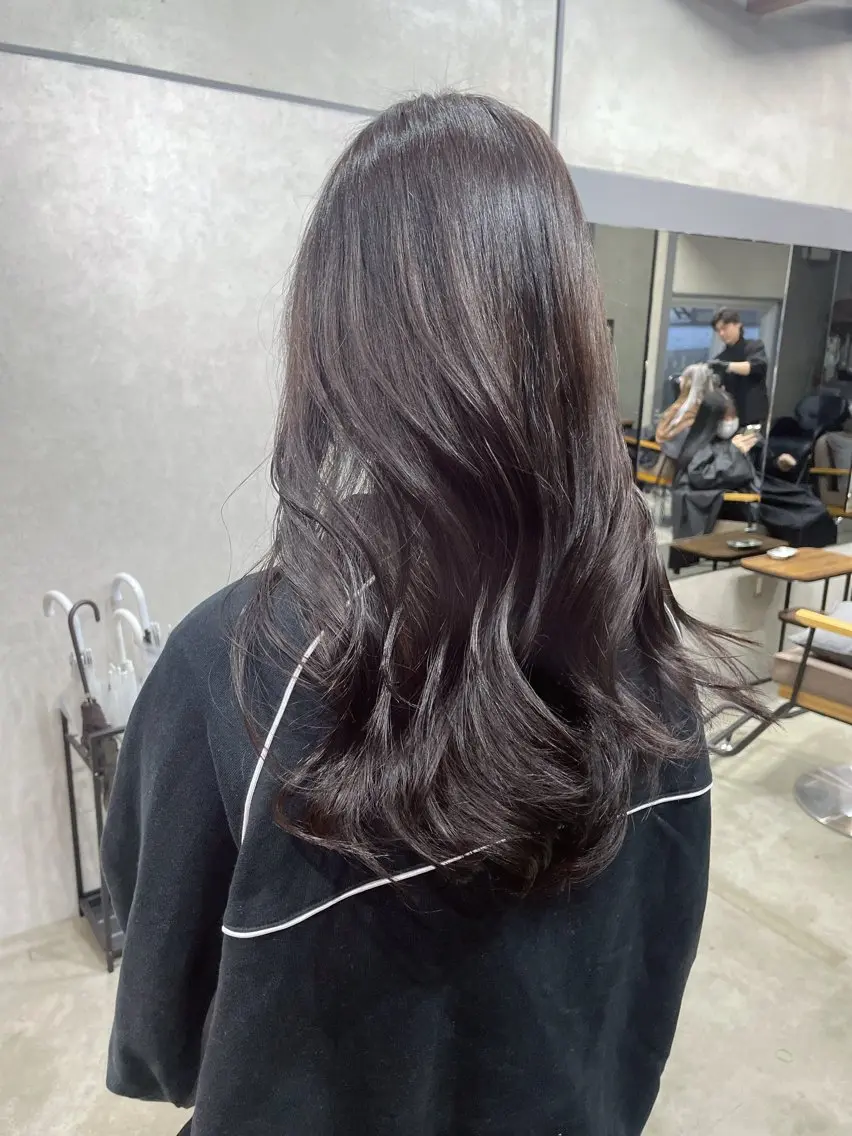 ロング カラー グレージュ ラベンダーカラー ラベンダーグレージュ ラベンダーグレー AIRI layer cut hairのヘアスタイル