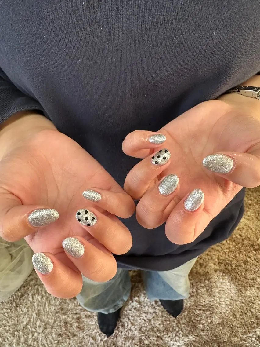 ネイル ドット シルバー ハンドネイル フットネイル POLISH サナのネイルデザイン