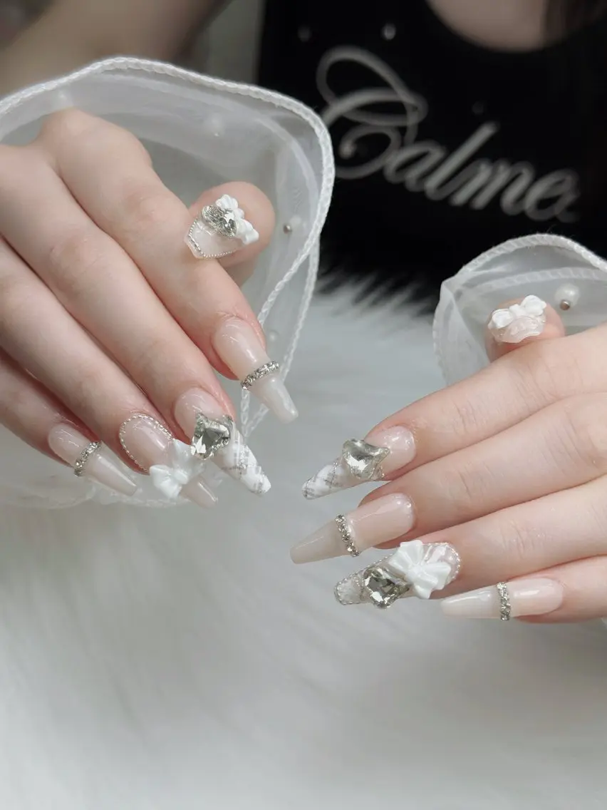 ネイル アートネイル ジェルネイル 韓国ネイル ロングネイル 持ち込み ハンドネイル ハンドケア Blingg NailStudioのネイルデザイン