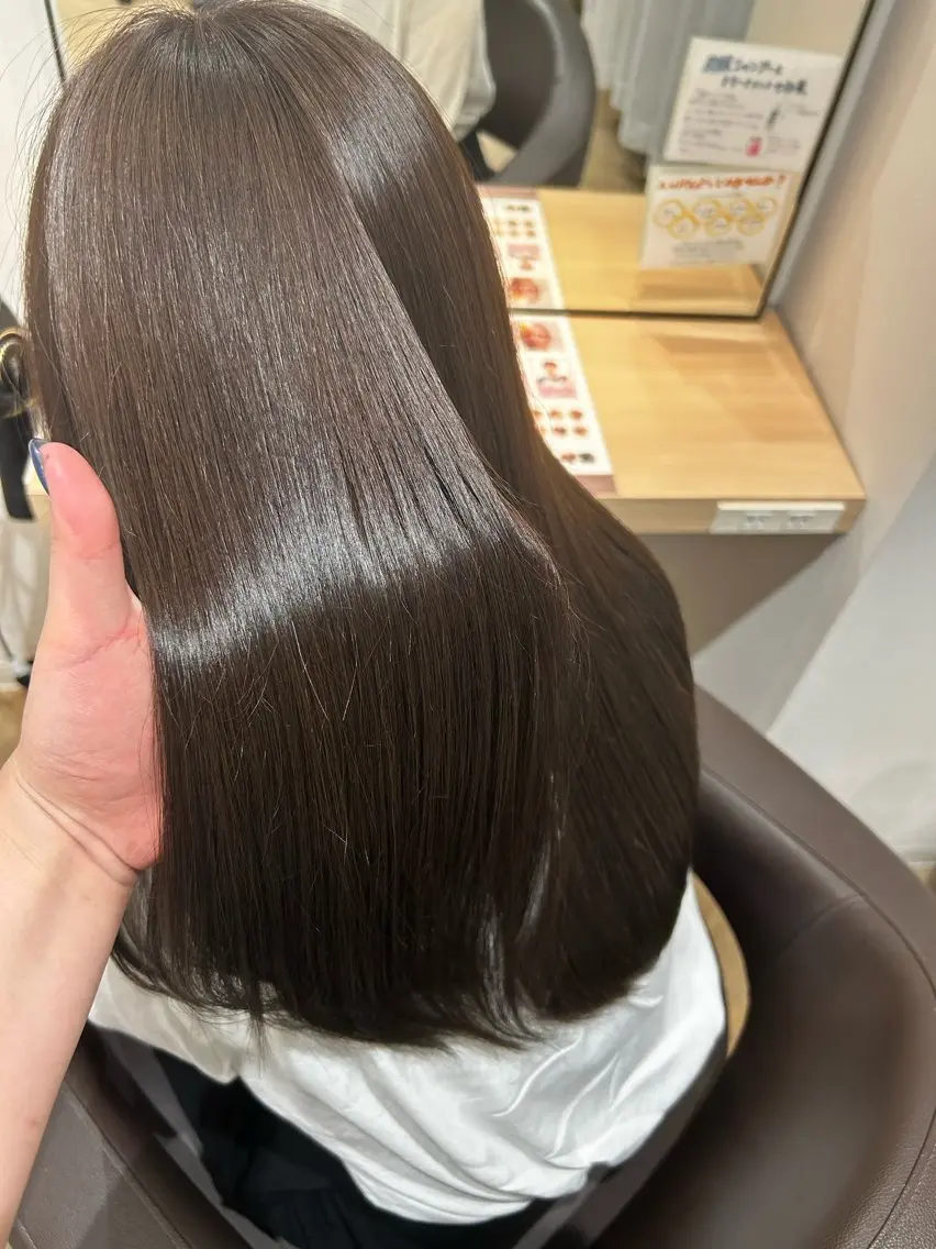 ロング 西野 麻瑚のヘアスタイル