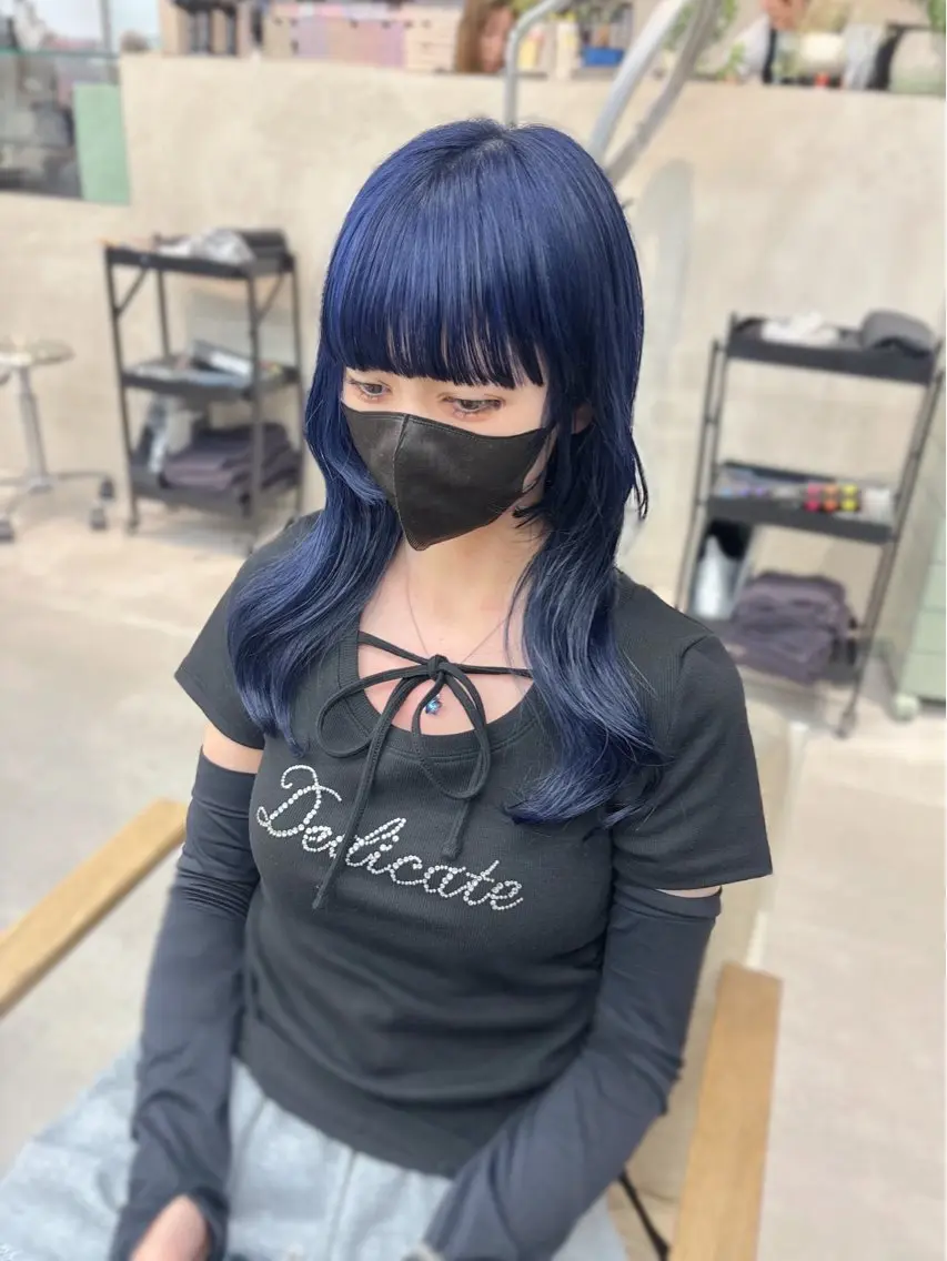 セミロング カラー ブルーカラー ネイビーカラー ケアブリーチ 坪井佑樹のヘアスタイル