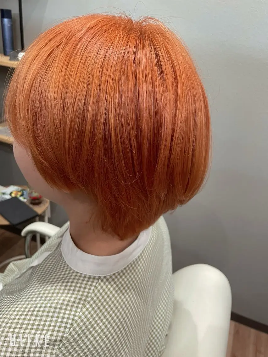 ショート カラー ブリーチ オレンジ 小川 乃愛のヘアスタイル