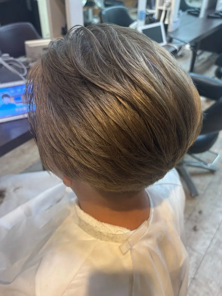 ショート ヘアカラー トリートメント 岡本 大吉のヘアスタイル