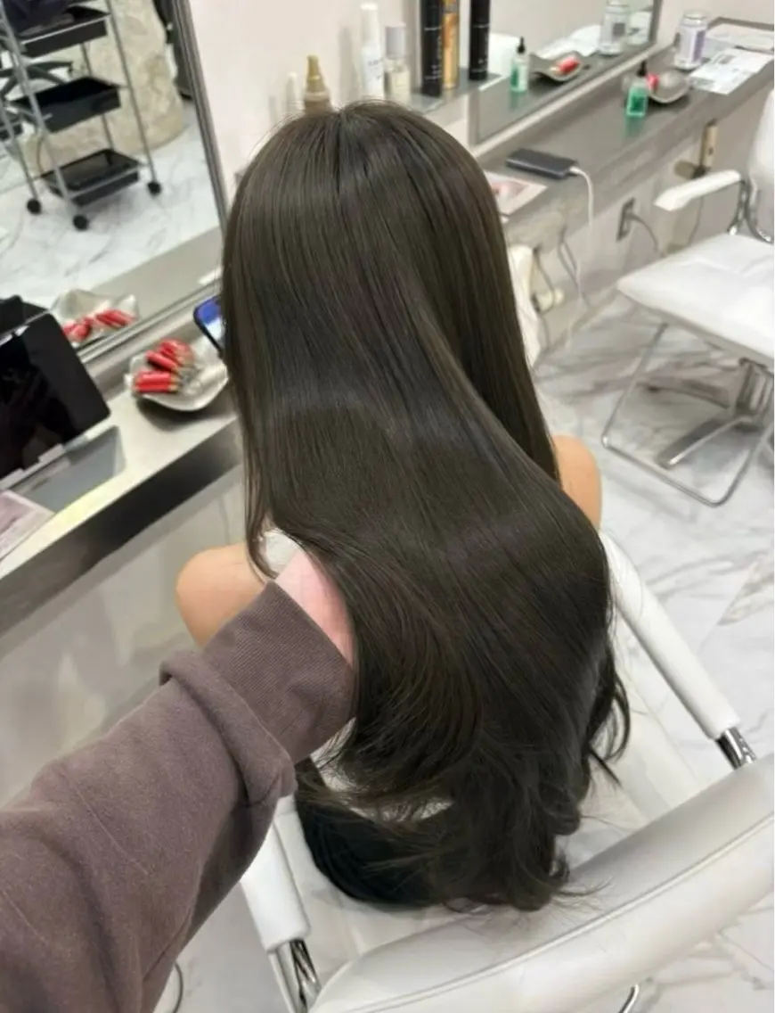 ロング カラー パーマ ベージュカラー ブリーチ 透明感カラー ダブルカラー グレージュ カット ヘアカラー トリートメント TOMO/ブリーチ 無しオリーブのヘアスタイル