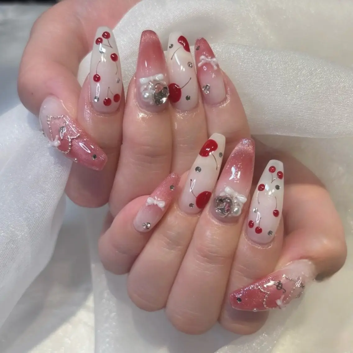 ネイル チークネイル ドット フットネイル フレンチネイル グラデーション ハンドネイル ハンドケア Nihonthy Nail 新宿のネイルデザイン