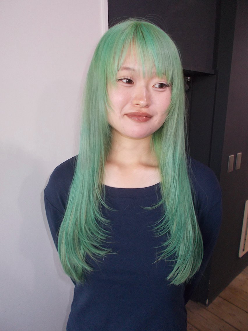 ロング カラー ミント ミントグリーン レイヤーカット カット ヘアカラー レイヤーカット/ ハイトーン/ゆうあのヘアスタイル