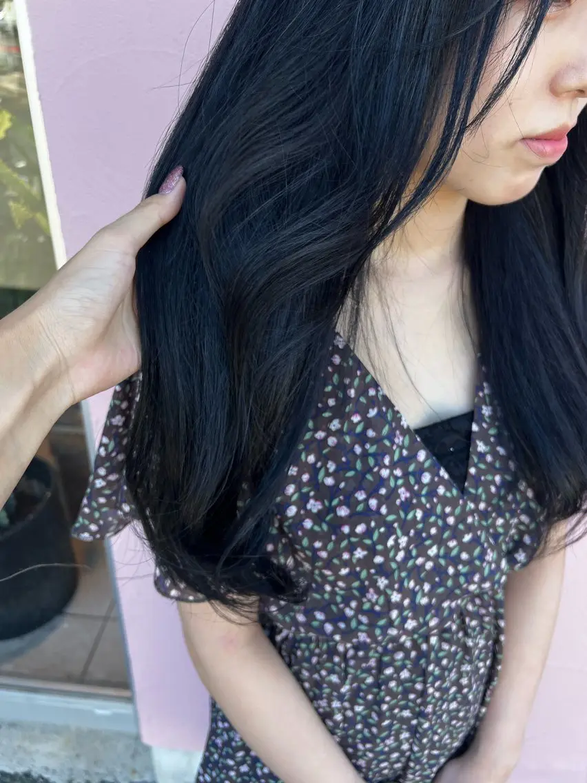 ロング カラー アッシュ 黒髪 ブリーチ ブルーカラー ブルーブラック 🌿寄り添い型美容師 🌿yuiのヘアスタイル