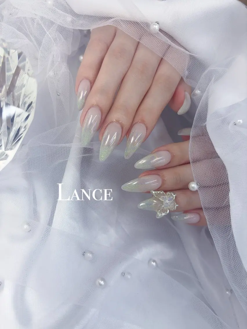 ネイル オーロラネイル ドット フットネイル 氷ネイル・うるうるネイル キラキラネイル ハンドネイル Lance nailのネイルデザイン