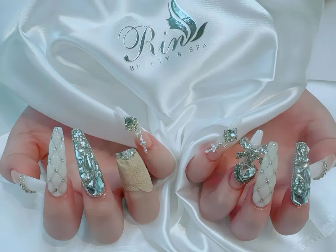 ネイル アートネイル フレンチネイル キラキラネイル 韓国ネイル 水色 ハンドネイル Rin Nail 新大久保店のネイルデザイン