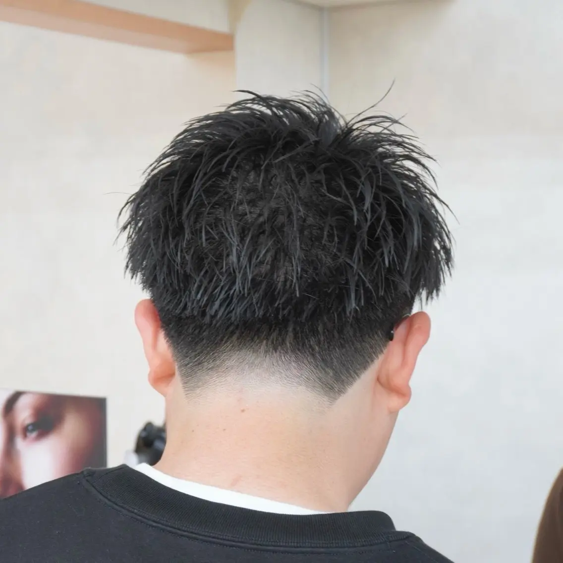 メンズ メンズブリーチ センターパート フェードカット フェザーパーマ カルマパーマ カット ヘアセット HIKARI メンズ満足度No.1のヘアスタイル
