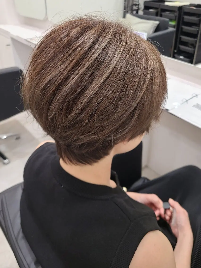 ショート カラー ハイライトカラー ハイライト 桐島 令奈のヘアスタイル