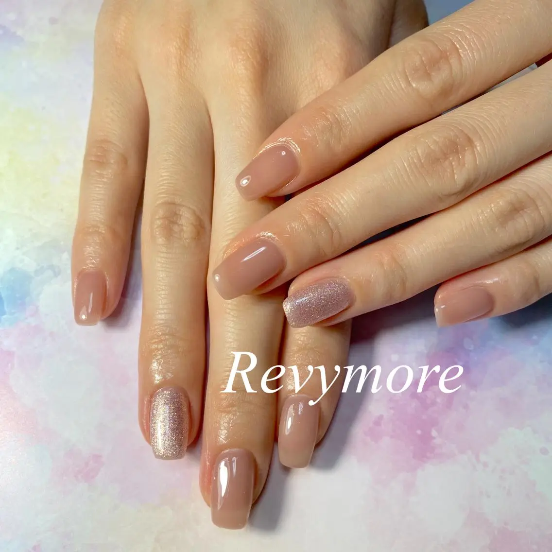 ミディアム ネイル ジェルネイル ラメ(グリッター) ニュアンスネイル オフィスネイル ワンカラーネイル nail salon Revymoreのネイルデザイン
