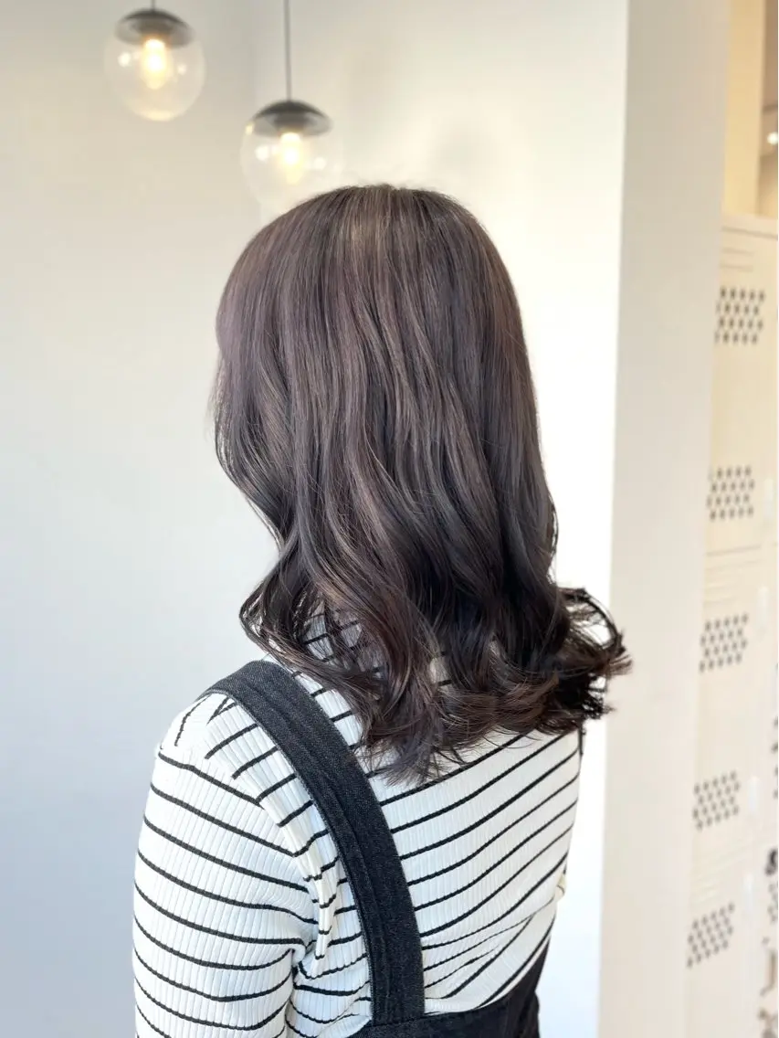 セミロング カラー グレージュ ラベンダーカラー カット ヘアカラー トリートメント 葉田 綾乃のヘアスタイル