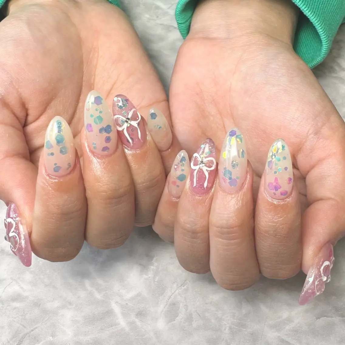ネイル キラキラネイル ピンク ぷっくりネイル リボン 春ネイル ハンドネイル lillion karenのネイルデザイン