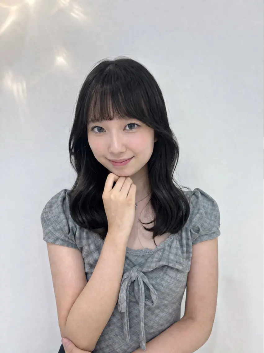 ミディアム カラー くびれヘア 韓国風ヘア MONA AKARIのヘアスタイル