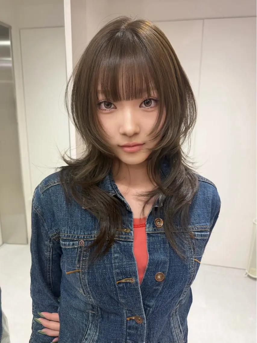 ミディアム カラー カット ヘアカラー トリートメント RiA/レイヤーカッ ト/ハッシュカットのヘアスタイル