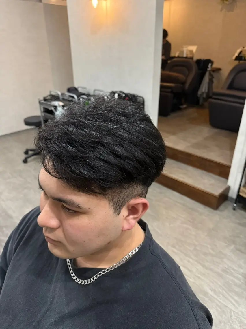 ショート カラー パーマ メンズ 刈り上げ 山田 聖也のヘアスタイル