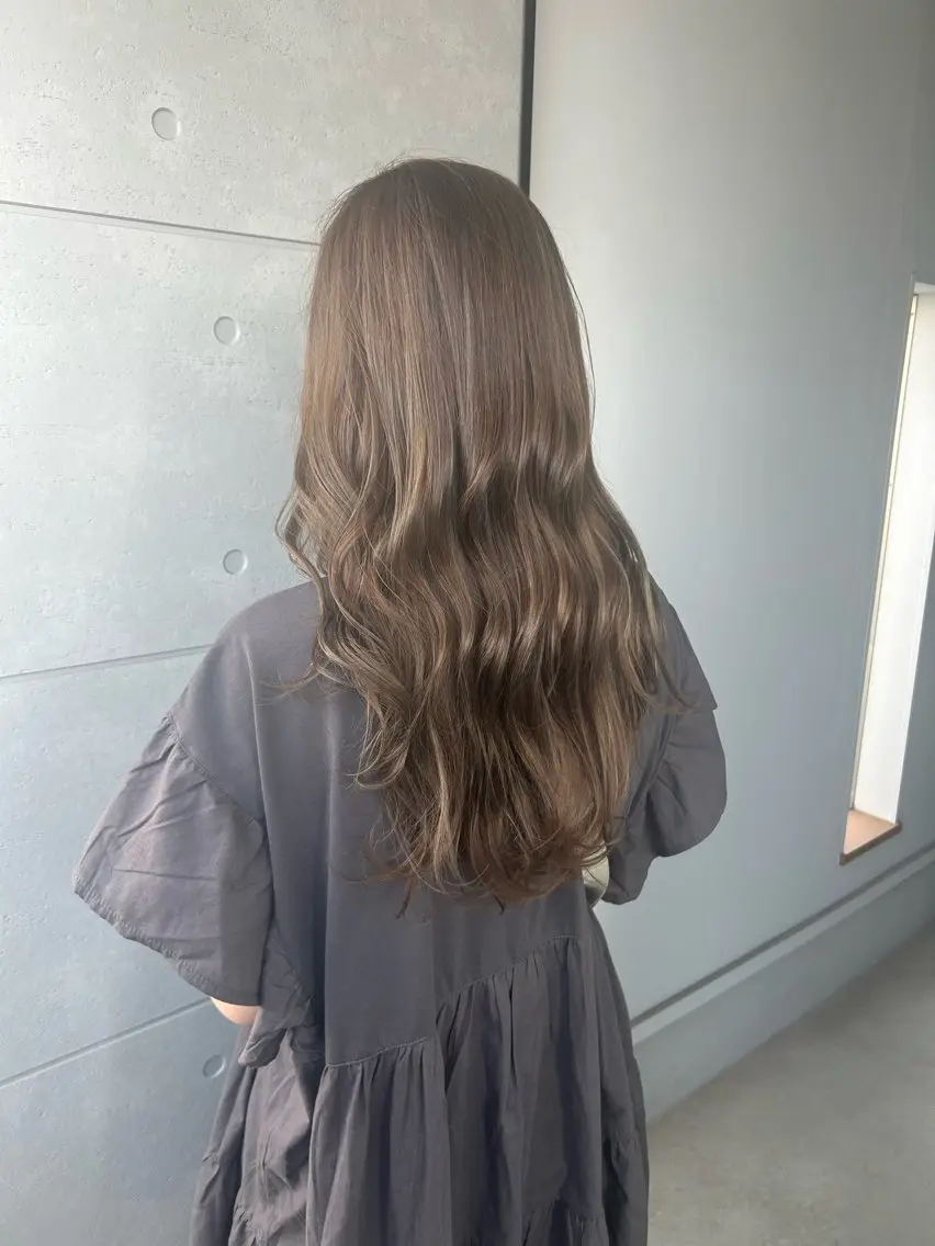 ロング ハイライト カット ヘアカラー トリートメント 盛本 彩乃のヘアスタイル