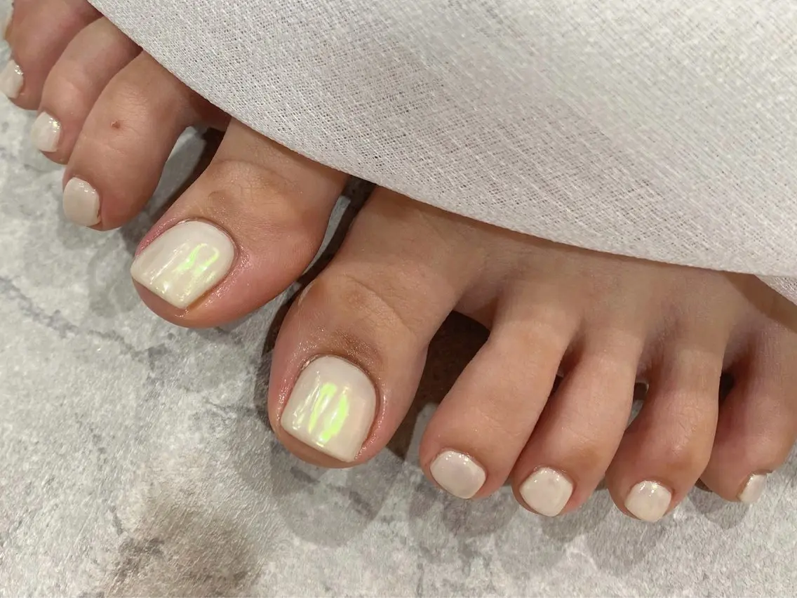 ネイル ミラーネイル フットネイル nailstudio MØD.のネイルデザイン