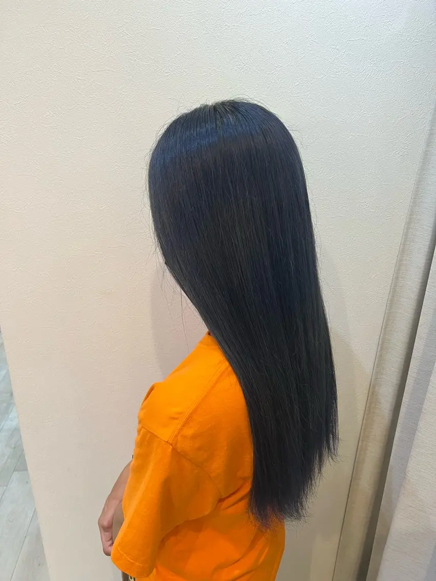 カラー 黒髪 ブルーカラー ブルーブラック 北川 万里子のヘアスタイル