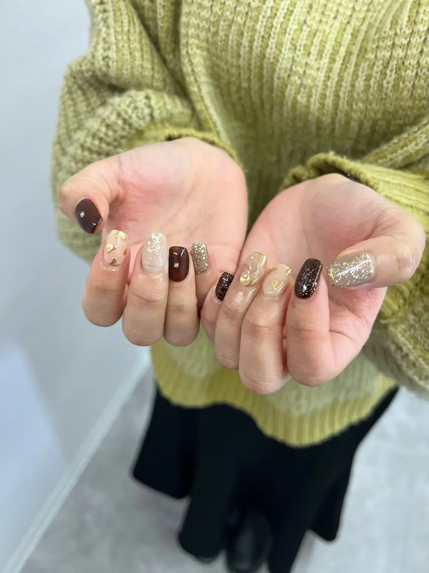 ネイル ブラウン フレンチネイル ジェルネイル ゴールド ハート ハンドネイル ハンドケア Bana_ Nailのネイルデザイン