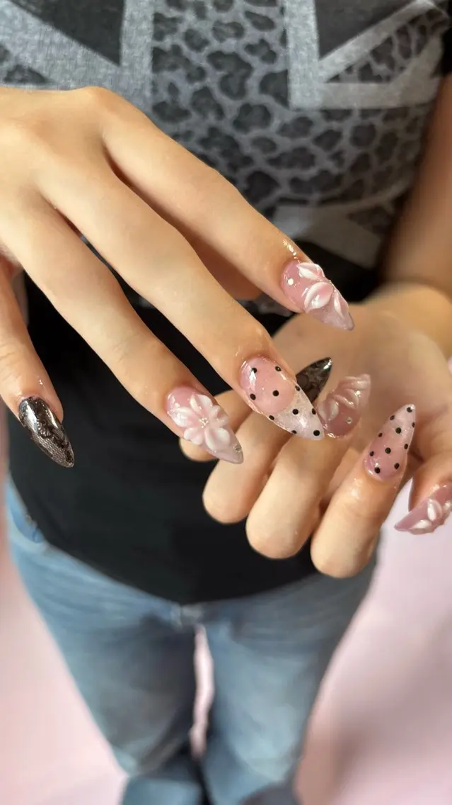 ネイル Nailstudio Hulmのネイルデザイン