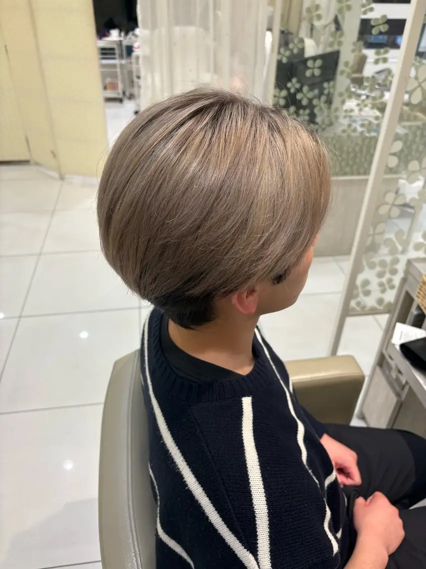 ショート カラー ヘアカラー 羽山 宇宙のヘアスタイル