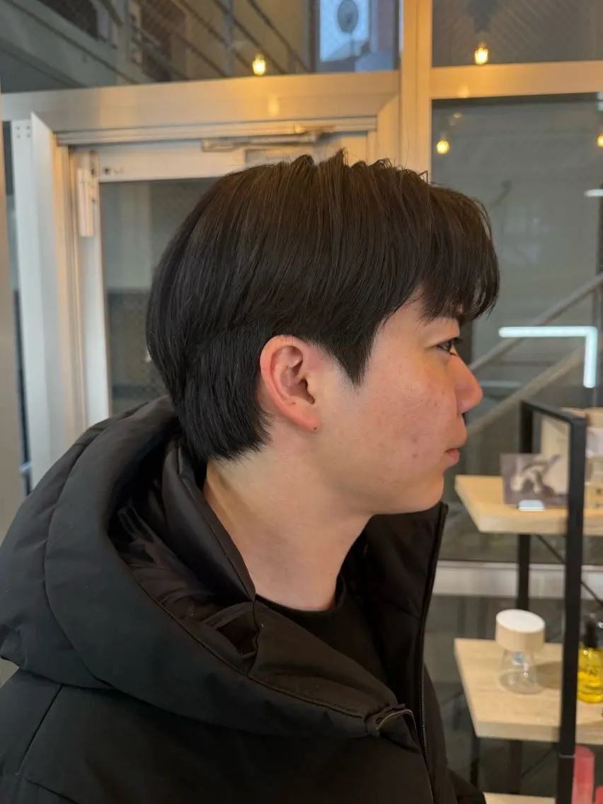 ショート メンズ センターパート ダウンパーマ フェザーパーマ メンズハイライト メンズ韓国風 藤崎百道メンズカット Zina/森井唯央のヘアスタイル