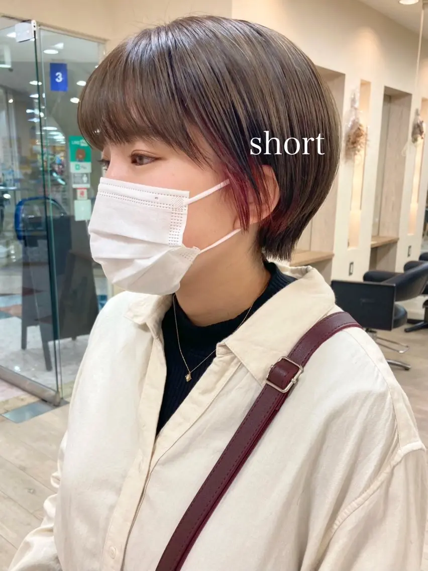 ショート カラー 切りっぱなしボブ ショートボブ ハンサムショート ブリーチ イヤリングカラー カット ヘアカラー トリートメント 初めてのショート お任せください✂️のヘアスタイル