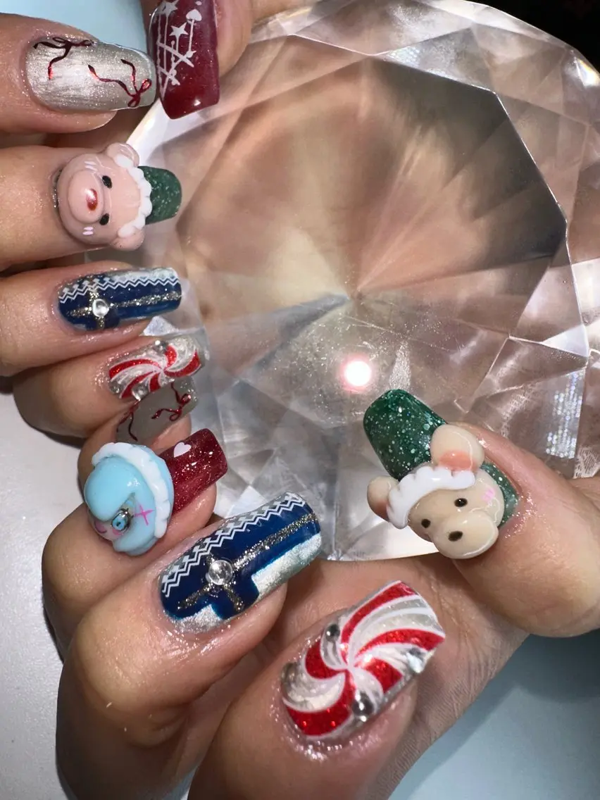 セミロング クリスマス ハンドネイル YOKOSUKA NAILS💅✨のネイルデザイン