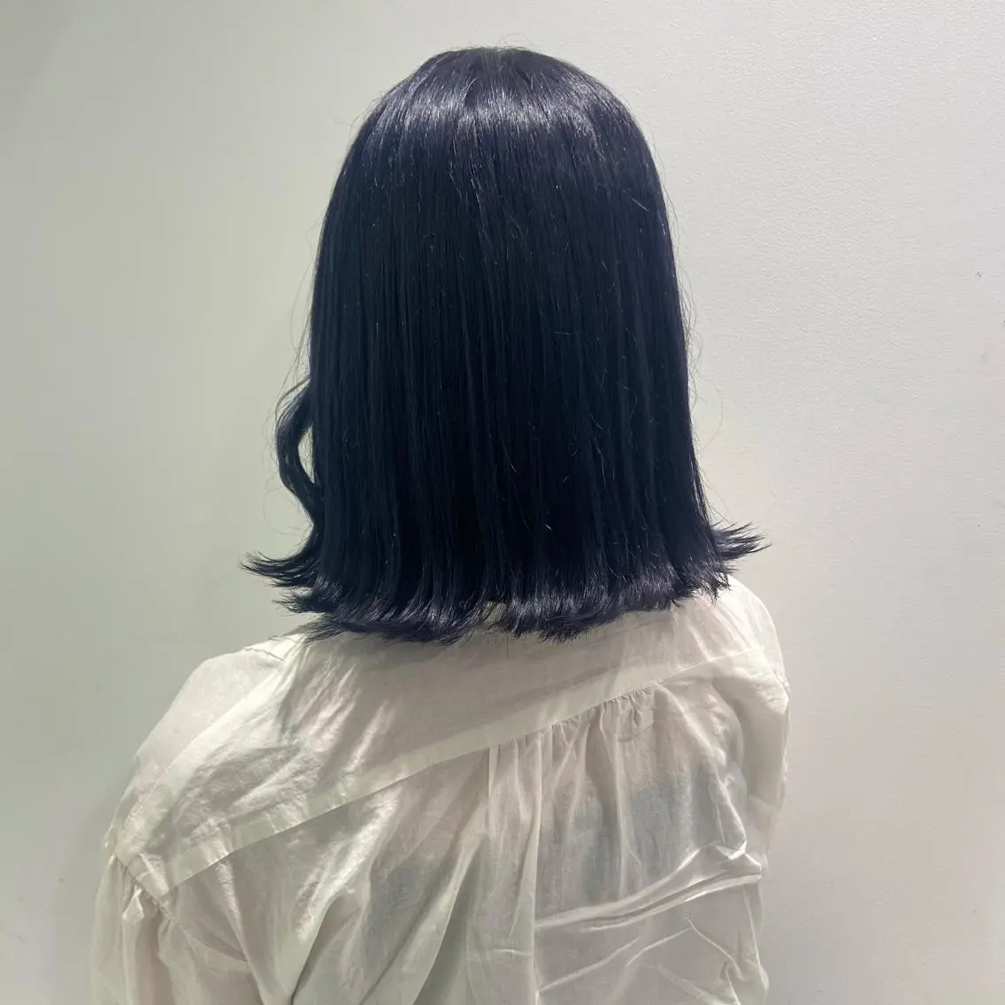 ミディアム 寒色/ベージュヘア ブリーチありMiOのヘアスタイル