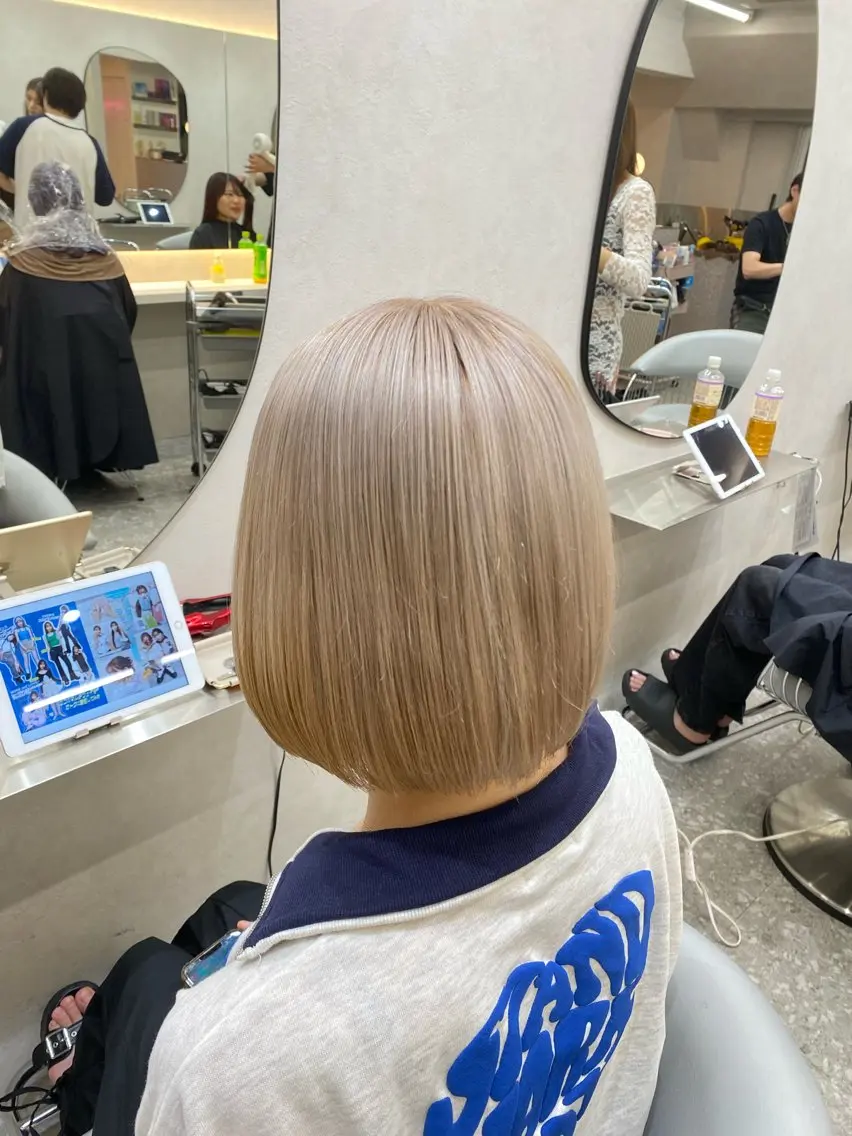 ロング カラー ヘアアレンジ カット ヘアカラー トリートメント なな 顔周りカット/ 透明感カラーのヘアスタイル