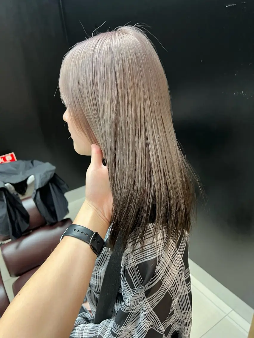 ミディアム カラー アッシュ アッシュブラウン ブリーチ ブラウンカラー ケアブリーチ ヘアカラー トリートメント ヘアセット レイヤー専門家 ダブルカラー修のヘアスタイル