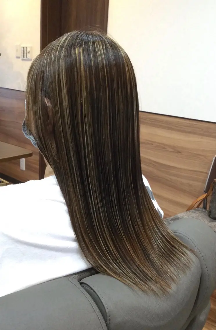 ロング カラー ハイライトカラー ハイライト Annon プライベートサロンのヘアスタイル