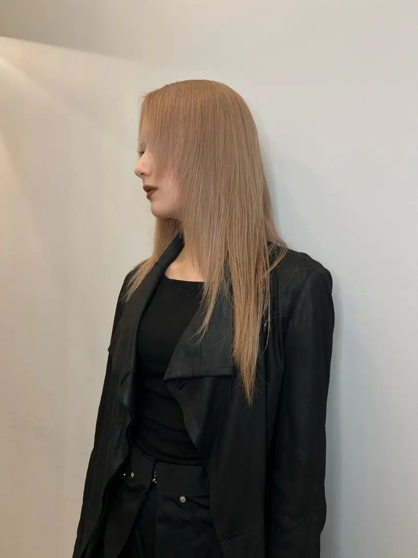 カラー ベージュカラー ブリーチ ヘアカラー トリートメント ケアブリーチ特化 ハイトーンカラーのヘアスタイル