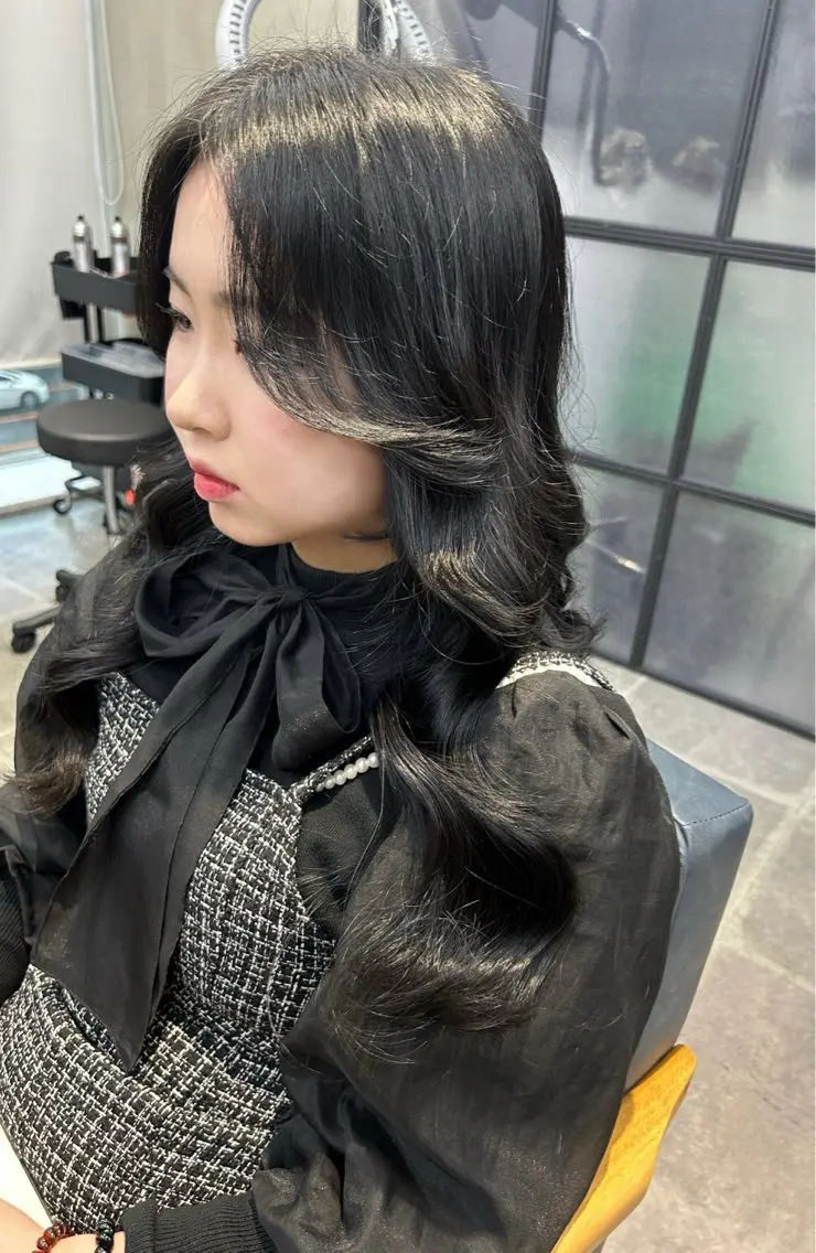 ロング カラー カット ヘアカラー トリートメント newi梅田🫧韓国 ヘア🫧sakiのヘアスタイル
